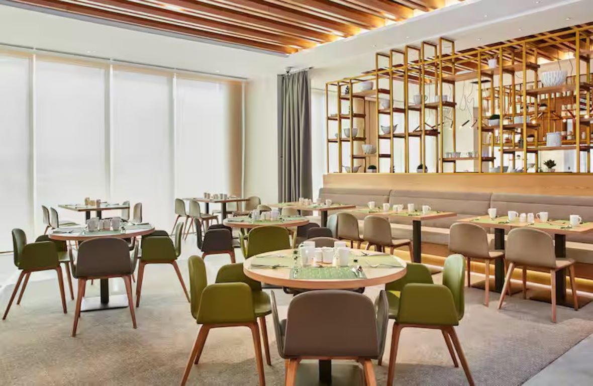 Hilton Garden Inn Dubai-Restoran.jpg