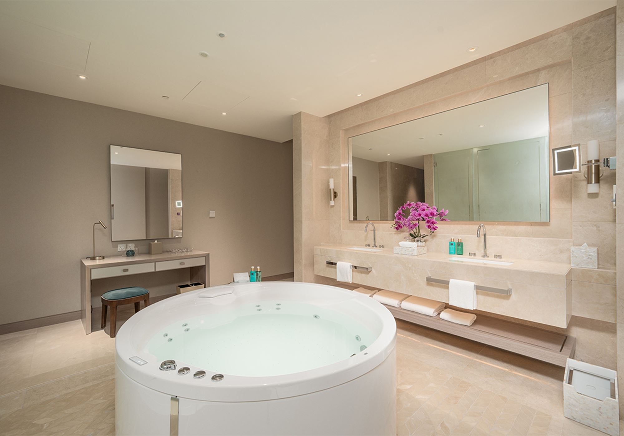 Five Luxe-Luxe Spa Loft.jpg