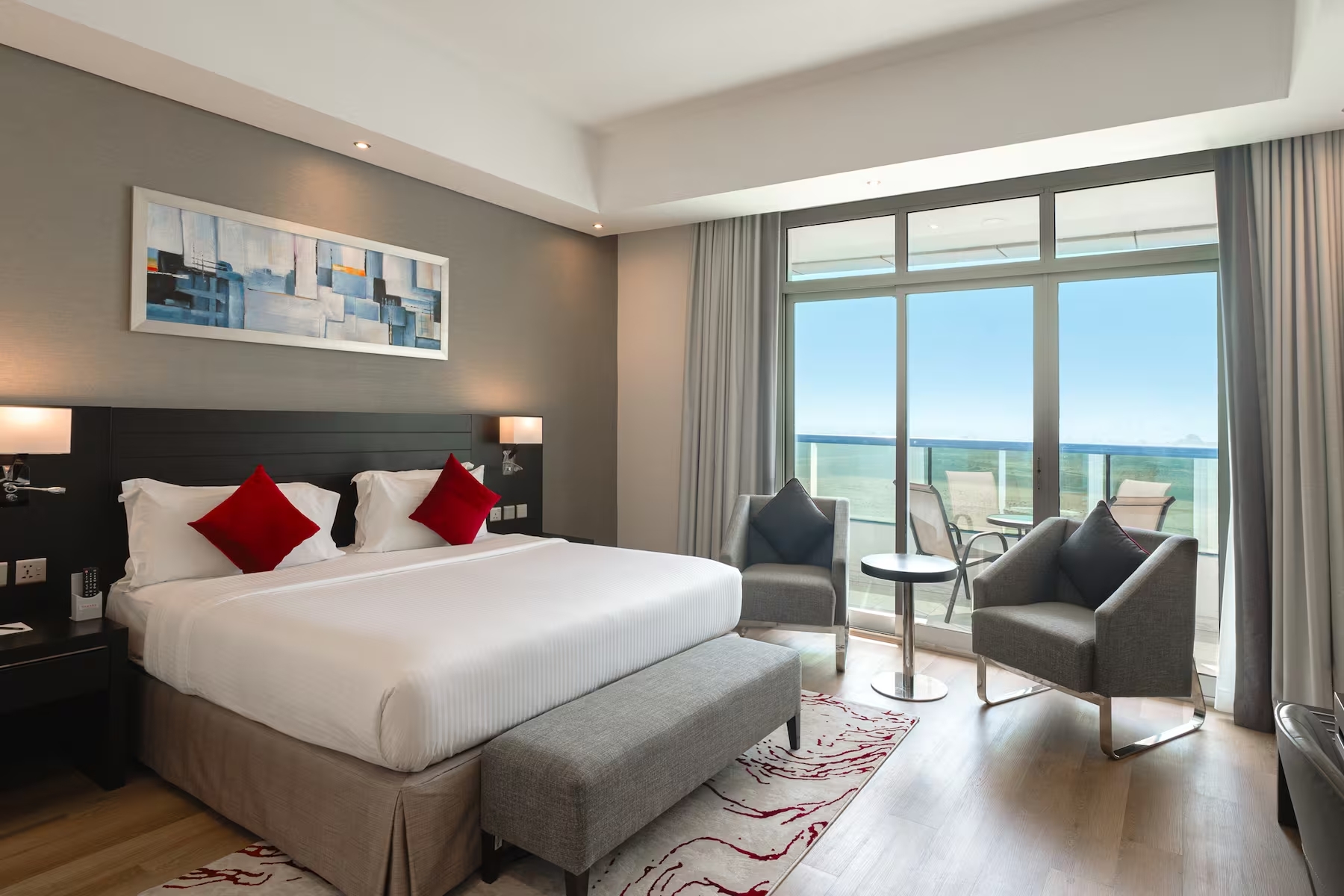 Ramada by Wyndham Dubai Barsha Heights-Deluxe soba.jpg