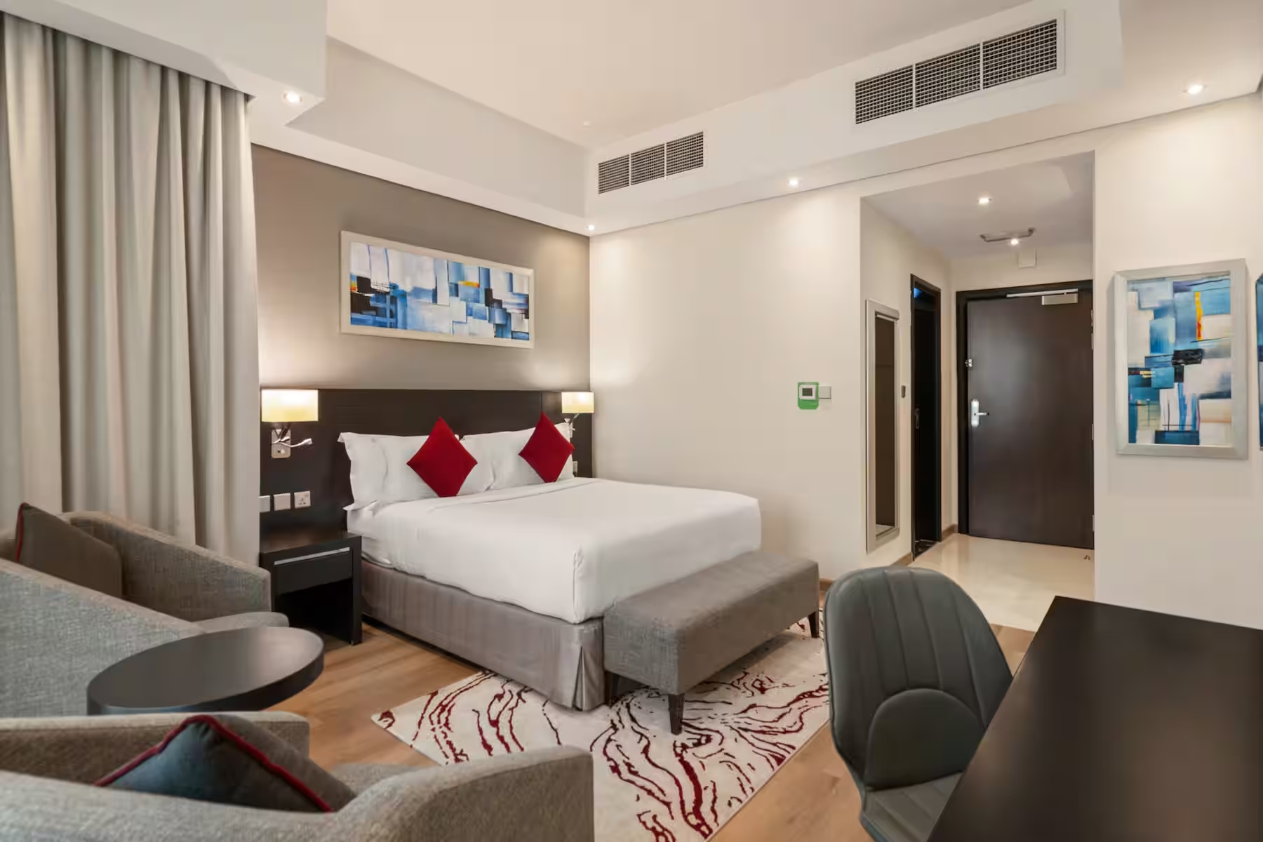 Ramada by Wyndham Dubai Barsha Heights-Standardna soba.jpg