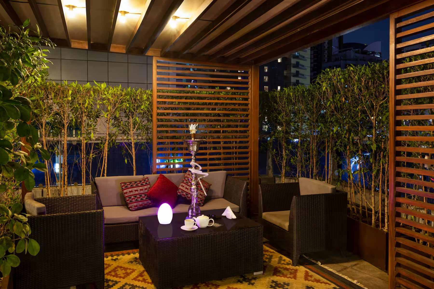 Ramada by Wyndham Dubai Barsha Heights-Terasa restorana.jpg