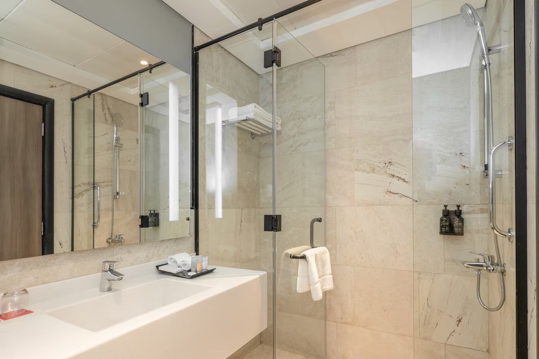 Ramada by Wyndham Dubai barsha Heights-Kupatilo.jpg
