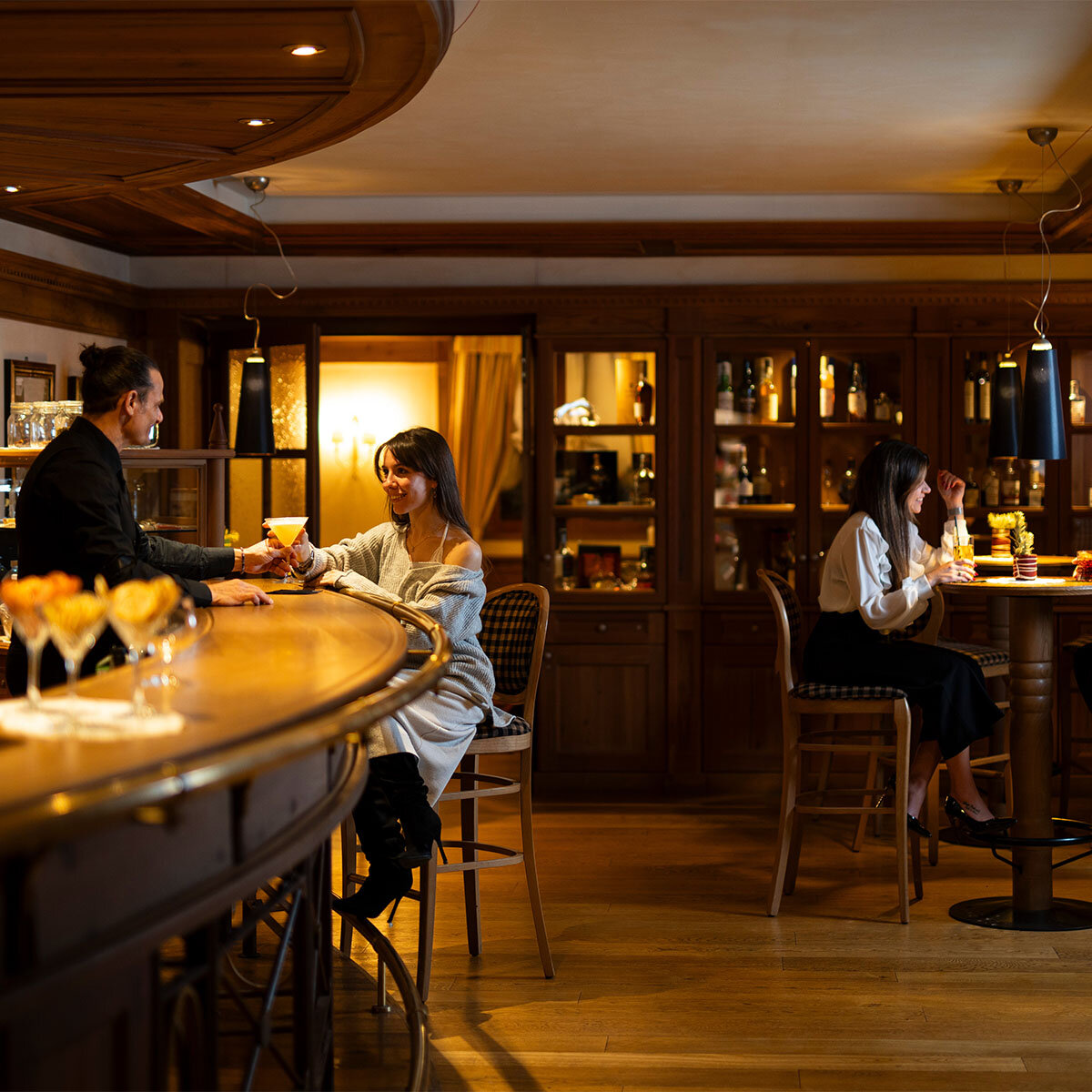 Alpen Suite Hotel koktel bar