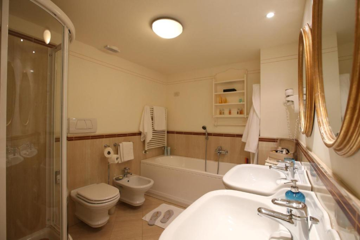 Alpen Suite Hotel kupatilo
