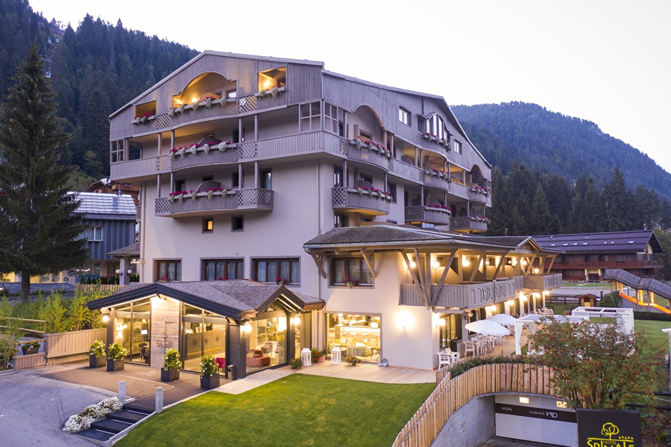 Hotel Spinale  bočni izgled hotela