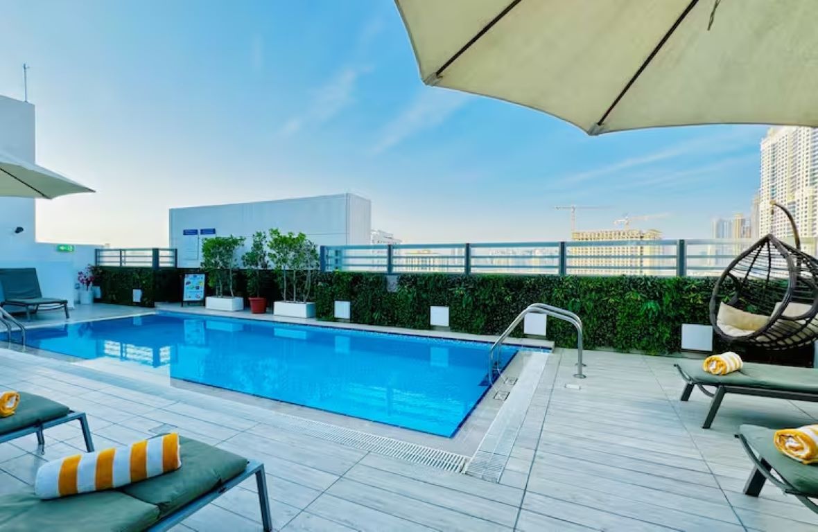 Hampton by Hilton Dubai Al Barsha-Spoljasnji bazen.jpg