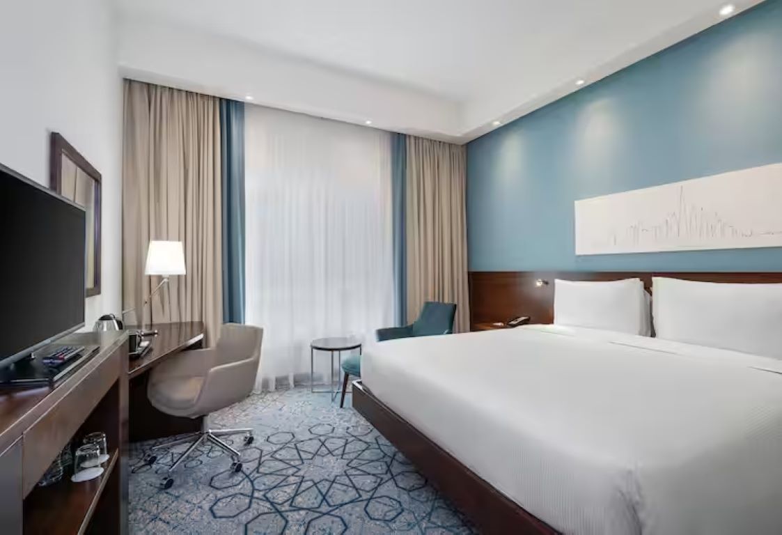 Hampton by Hilton Dubai Al Barsha-Standardna soba za osobe sa invaliditetom.jpg