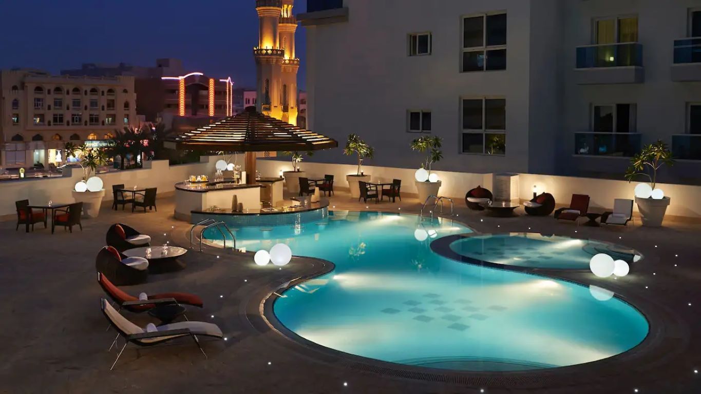 Hyatt Place Dubai Jumeirah-Bazen nocu.jpg