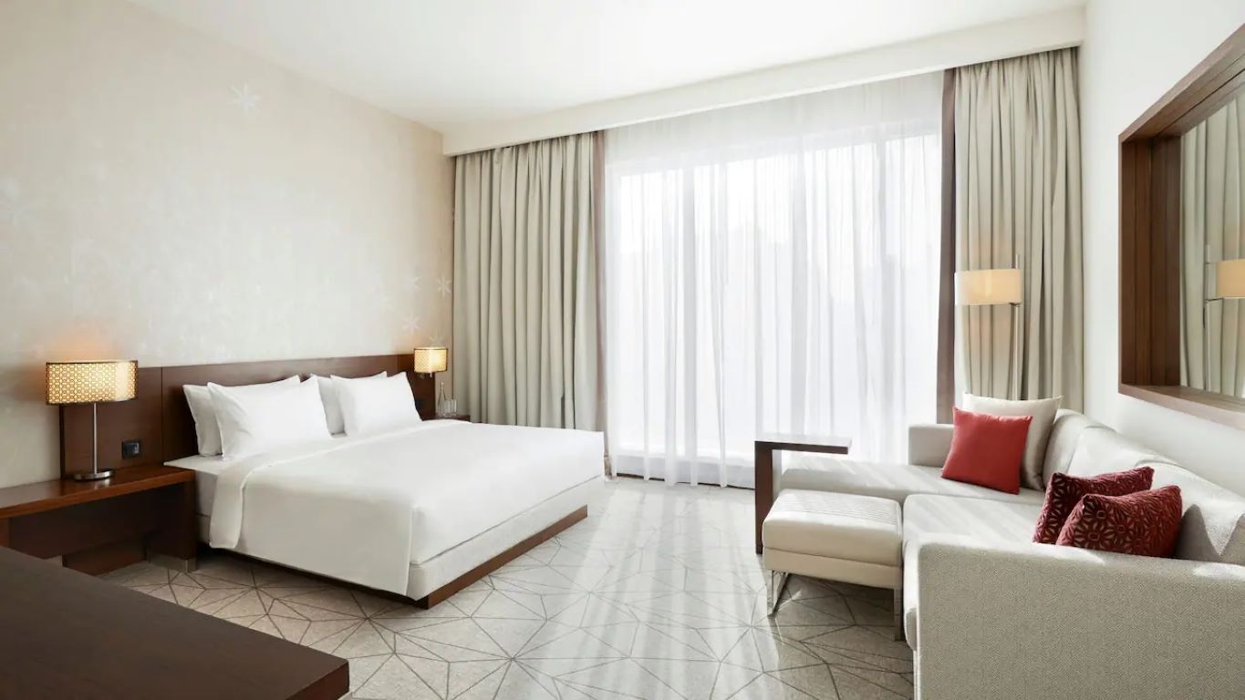Hyatt Place Dubai Jumeirah-Standardna soba pogled bazen.jpg