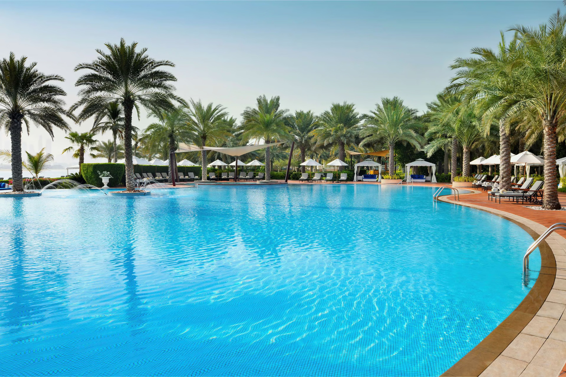 Kempinski Palm Jumeirah Hotel & Residences-Bazen.jpg
