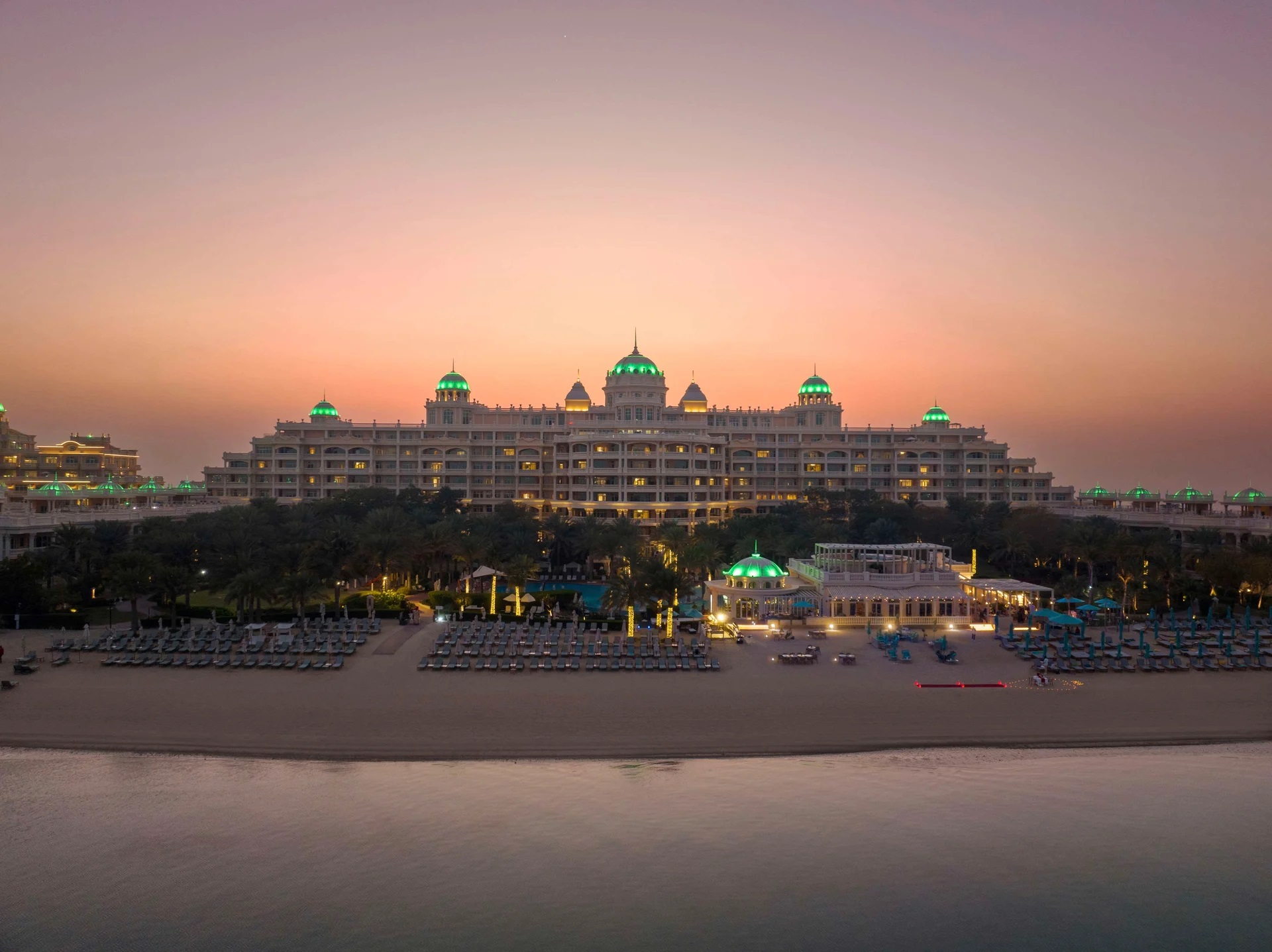 Kempinski Palm Jumeirah Hotel & Residences-Nocni izgled.jpg