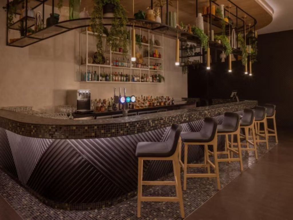 Holiday Inn Dubai Business Bay-Bar.jpg