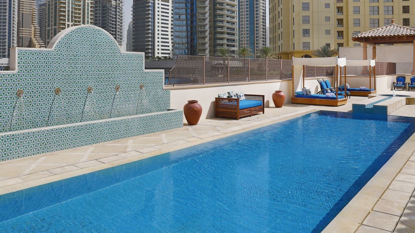 The Ritz Carlton Dubai-Bazen za odrasle .jpg