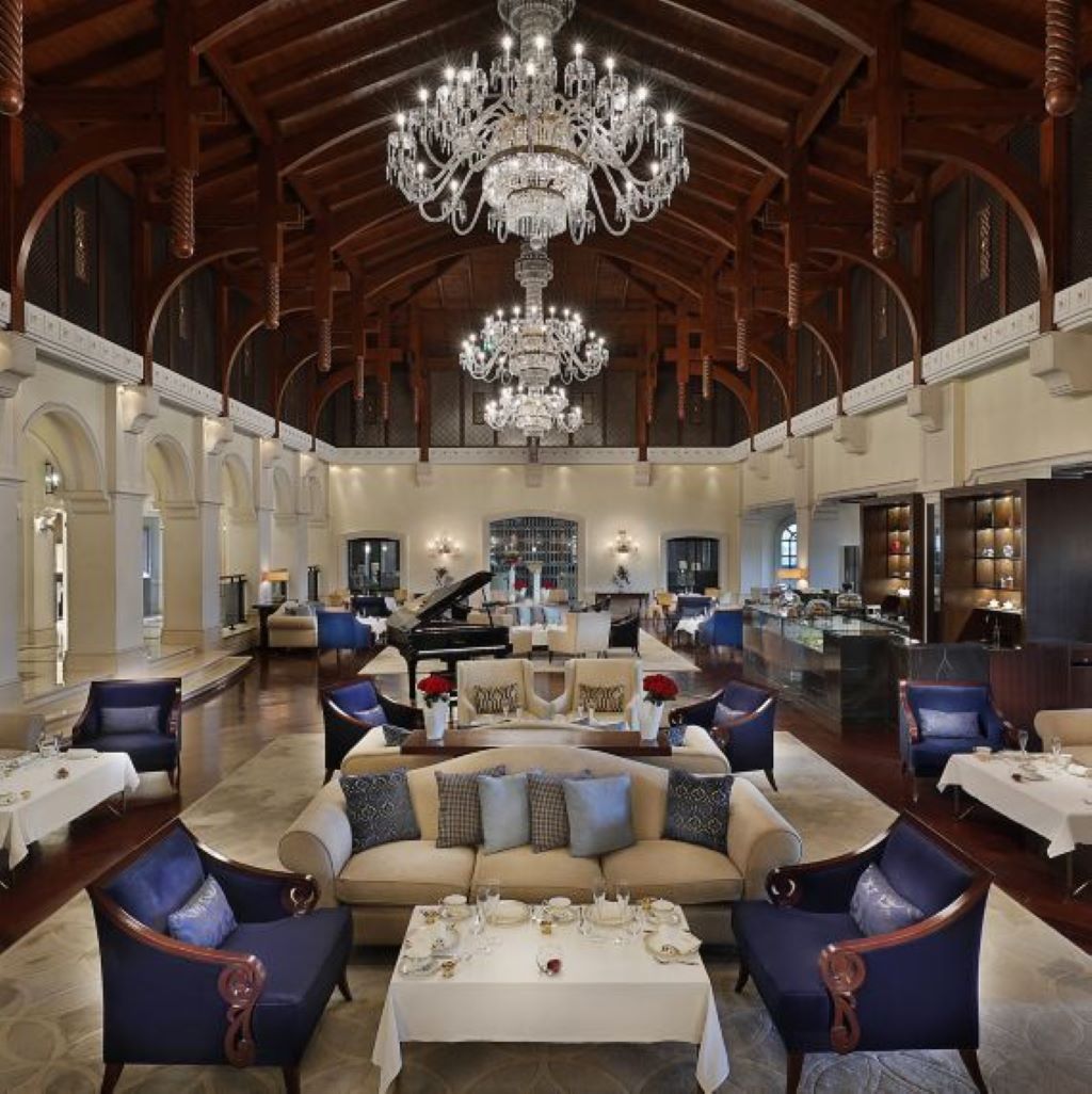 The Ritz Carlton Dubai-Lobby.jpg