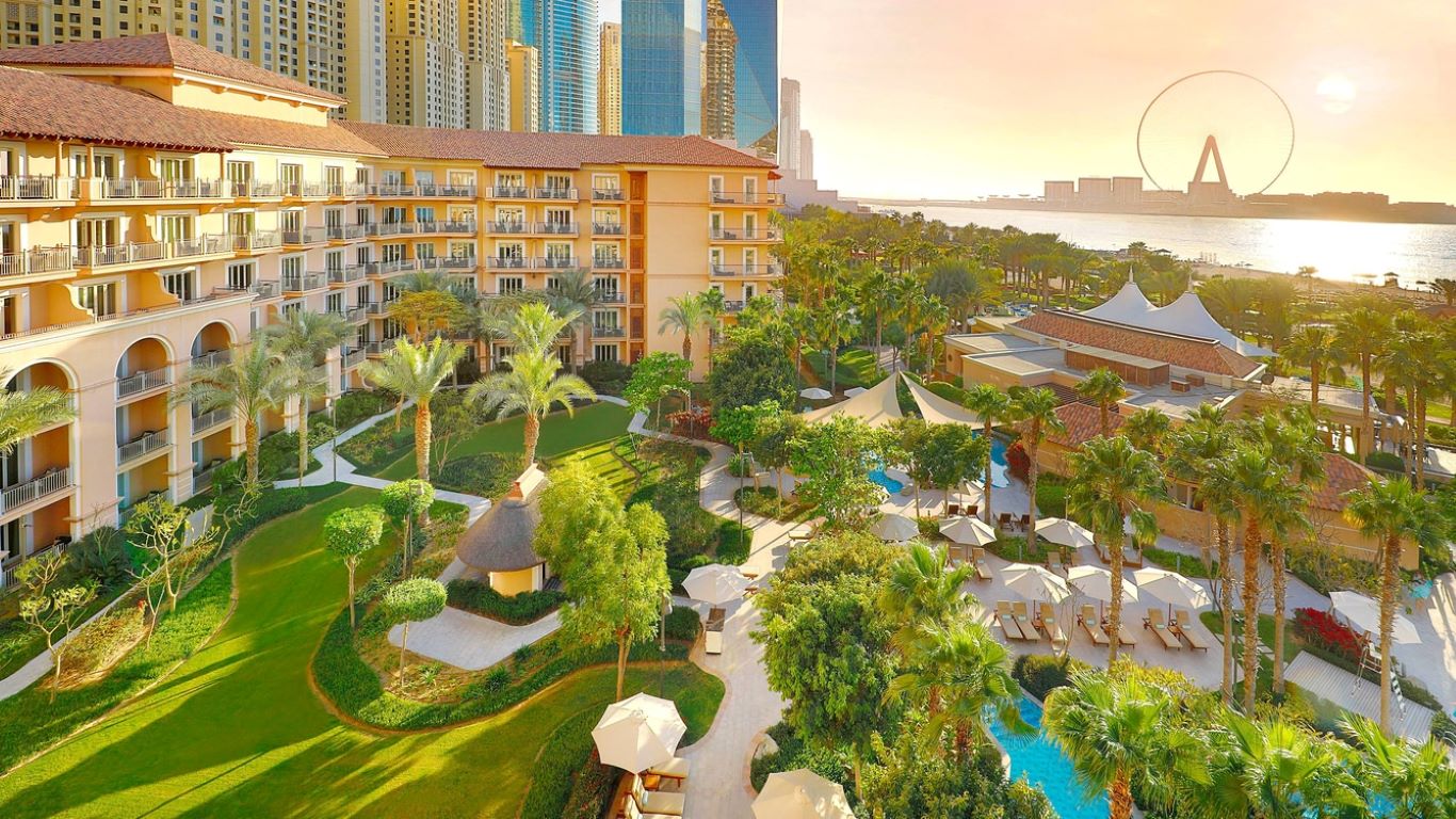 The Ritz Carlton Dubai-Panorama.jpg