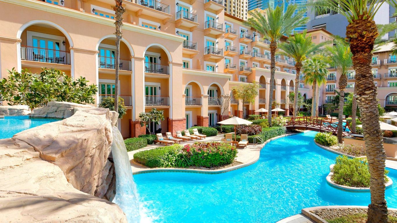 The Ritz Carlton Dubai-Spoljasnji bazen.jpg