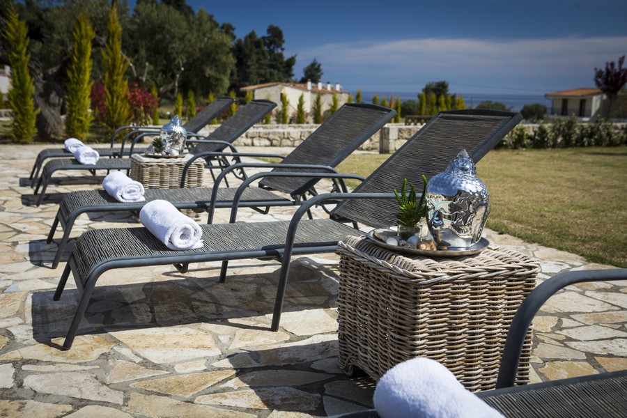 Hotel Nefeli Luxury Villas bazen.jpg