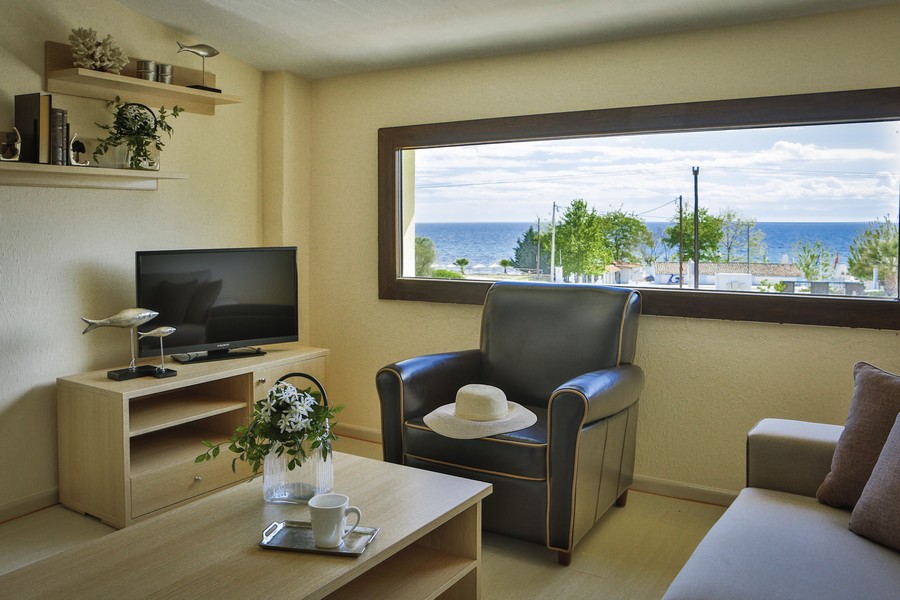 Hotel Nefeli Luxury Villas dnevna soba.jpg