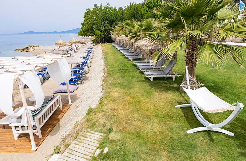Hotel Nefeli Luxury Villas plaza.jpg