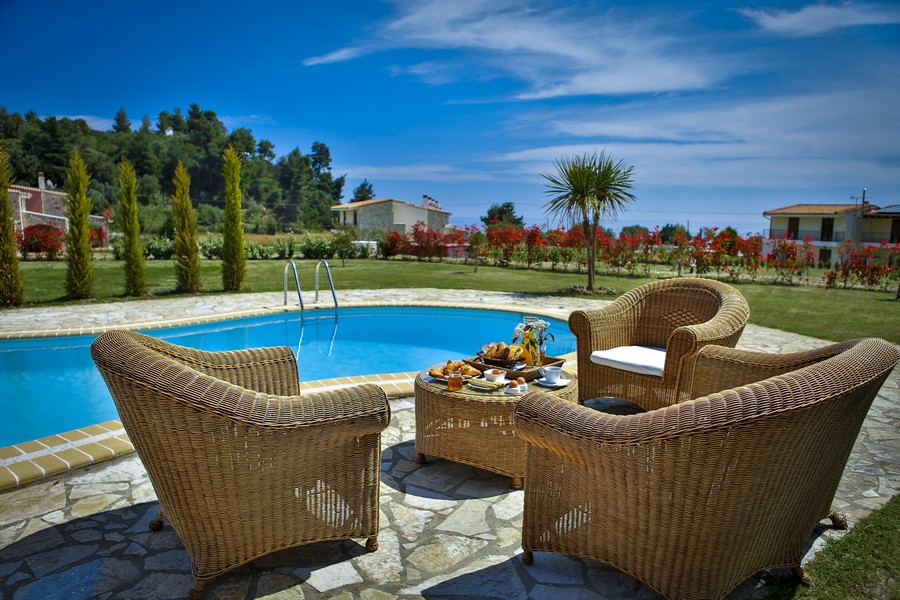 Hotel Nefeli Luxury Villas pool 1.jpg