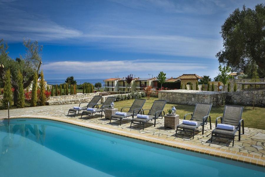 Nefeli Luxury Villas hotel bazen.jpg
