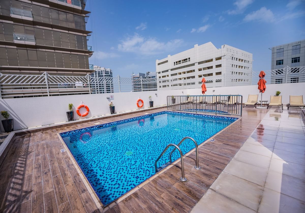 Hotel Mena Plaza Albarsha-Bazen.jpg