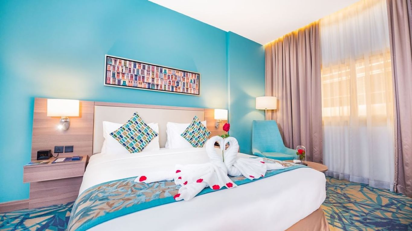 Hotel Mena Plaza Albarsha-Deluxe king soba.jpg