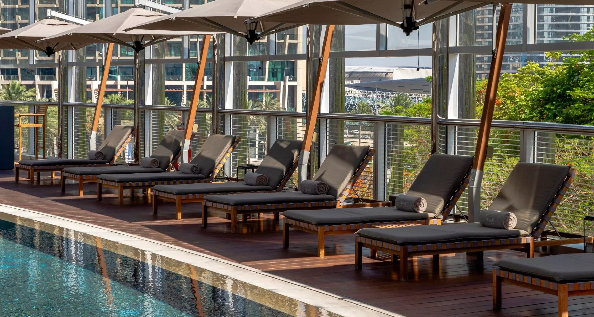 Armani Hotel Dubai-Spoljasnji bazen.jpg