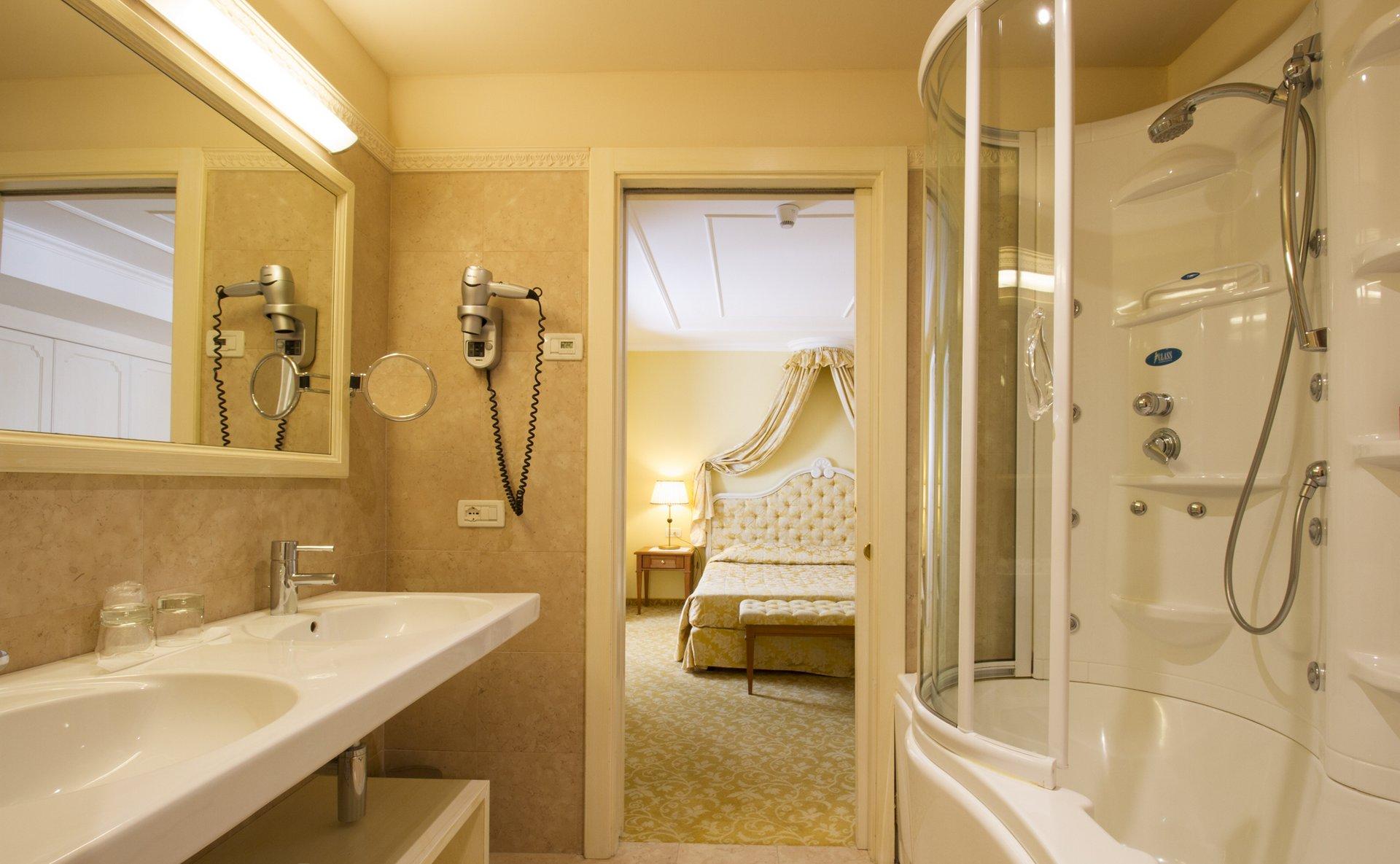 Hotel Lorenzetti kupatilo