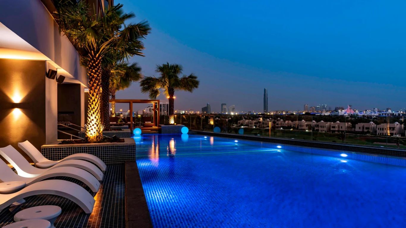 Aloft Dubai Creek-Bazen nocu.jpg