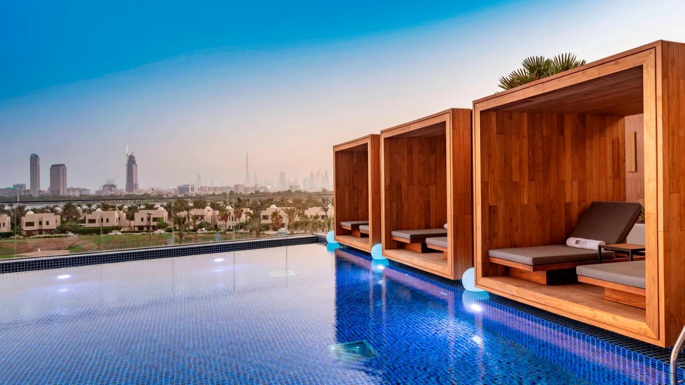 Aloft Dubai Creek-Oblast oko bazena.jpg