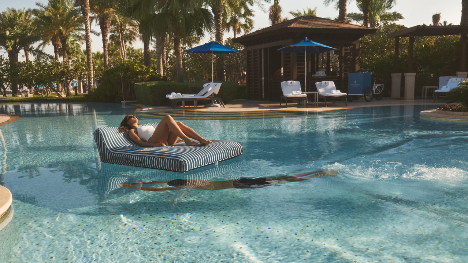 Four Seasons Resort Dubai-Bazen za odrasle.jpg