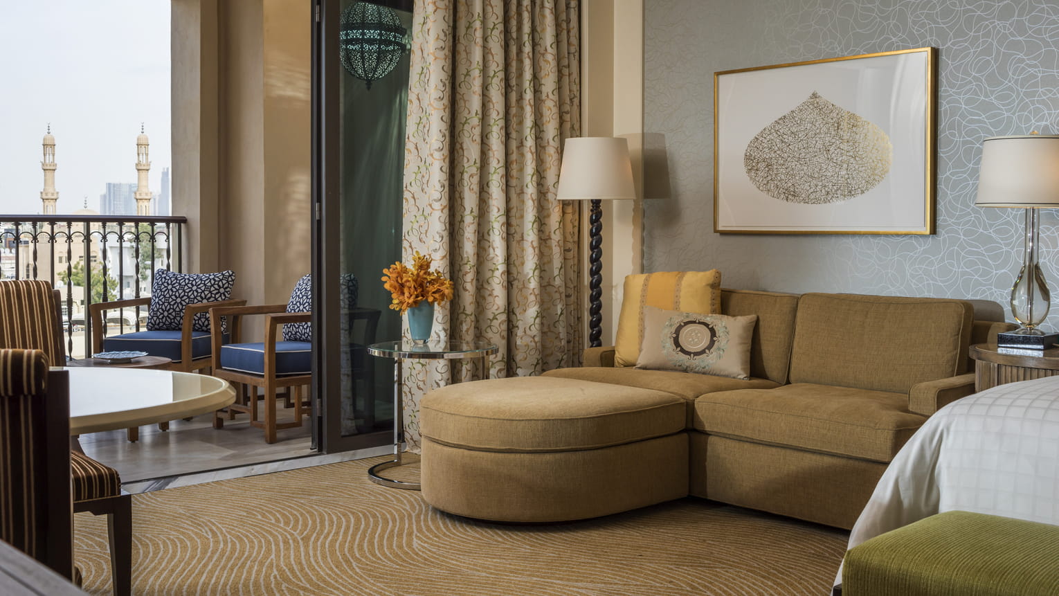 Four Seasons Resort Dubai-Deluxe soba pogled grad.jpg
