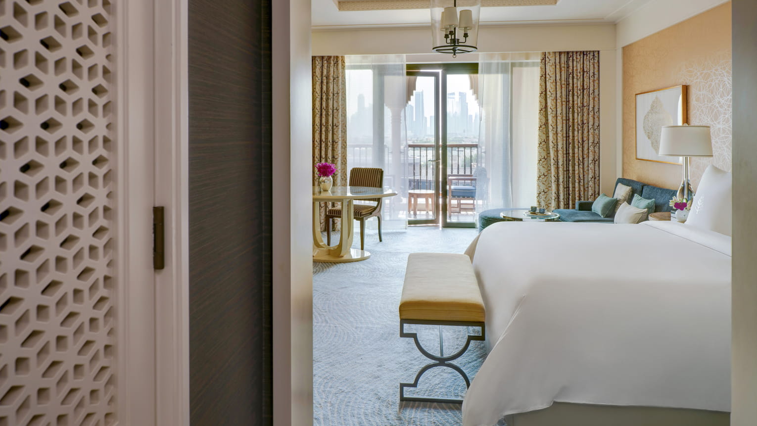 Four Seasons Resort Dubai-Premium Skyline soba.jpg