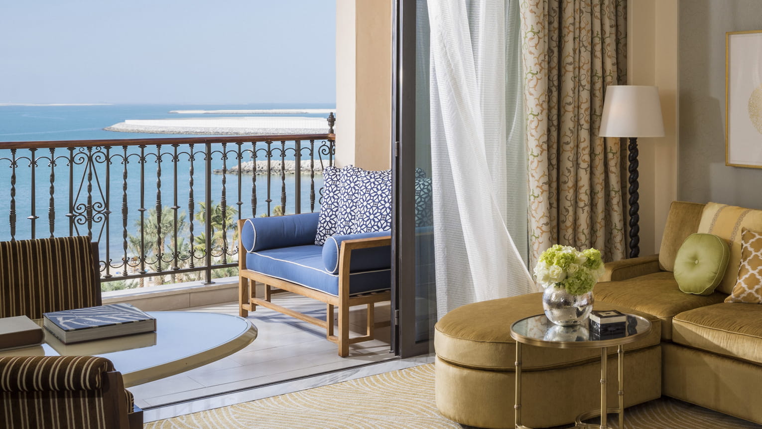 Four Seasons Resort Dubai-Premium soba pogled more.jpg
