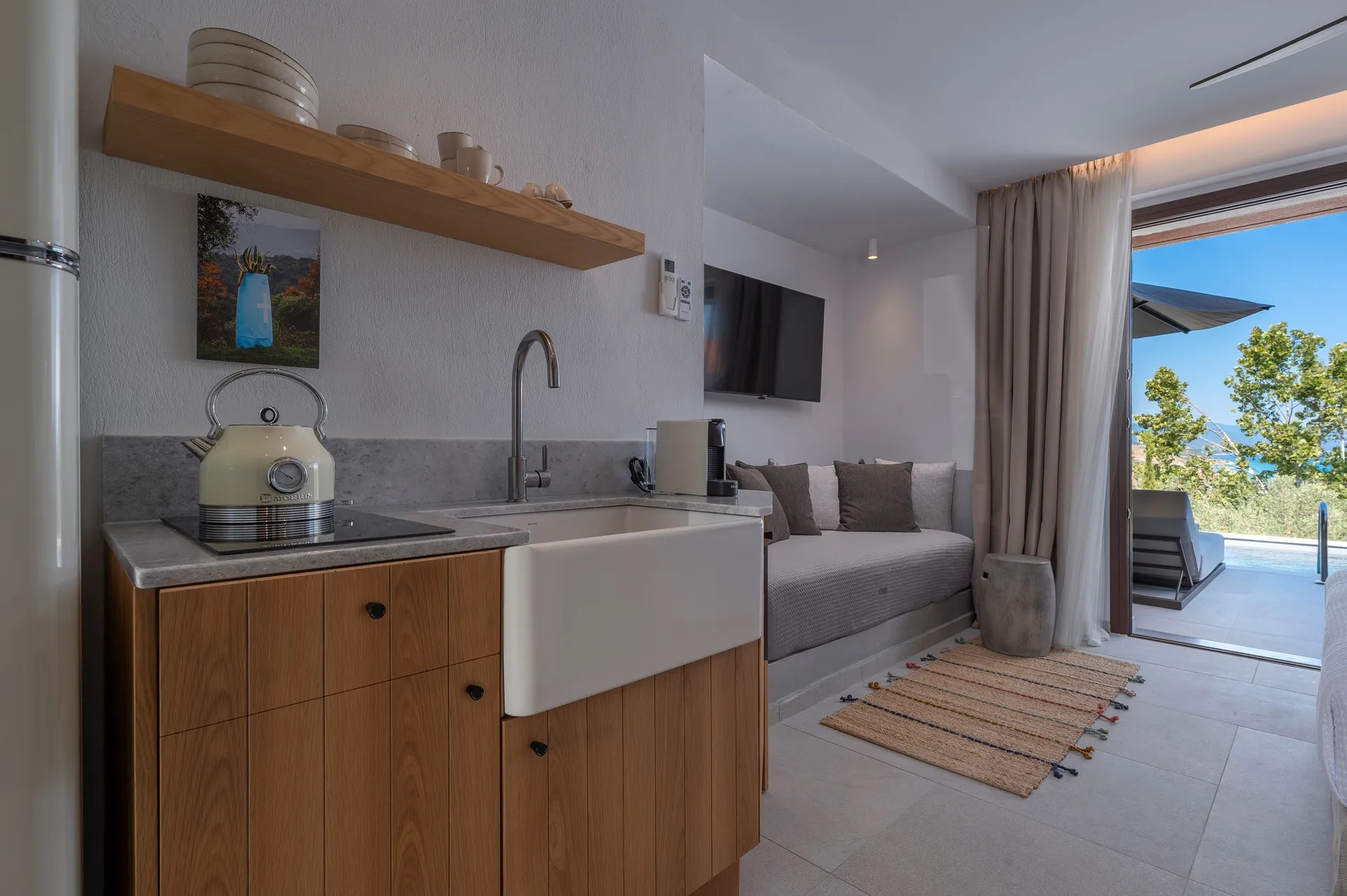 Anime Residence Halkidiki-Comfort soba pogled more.jpg