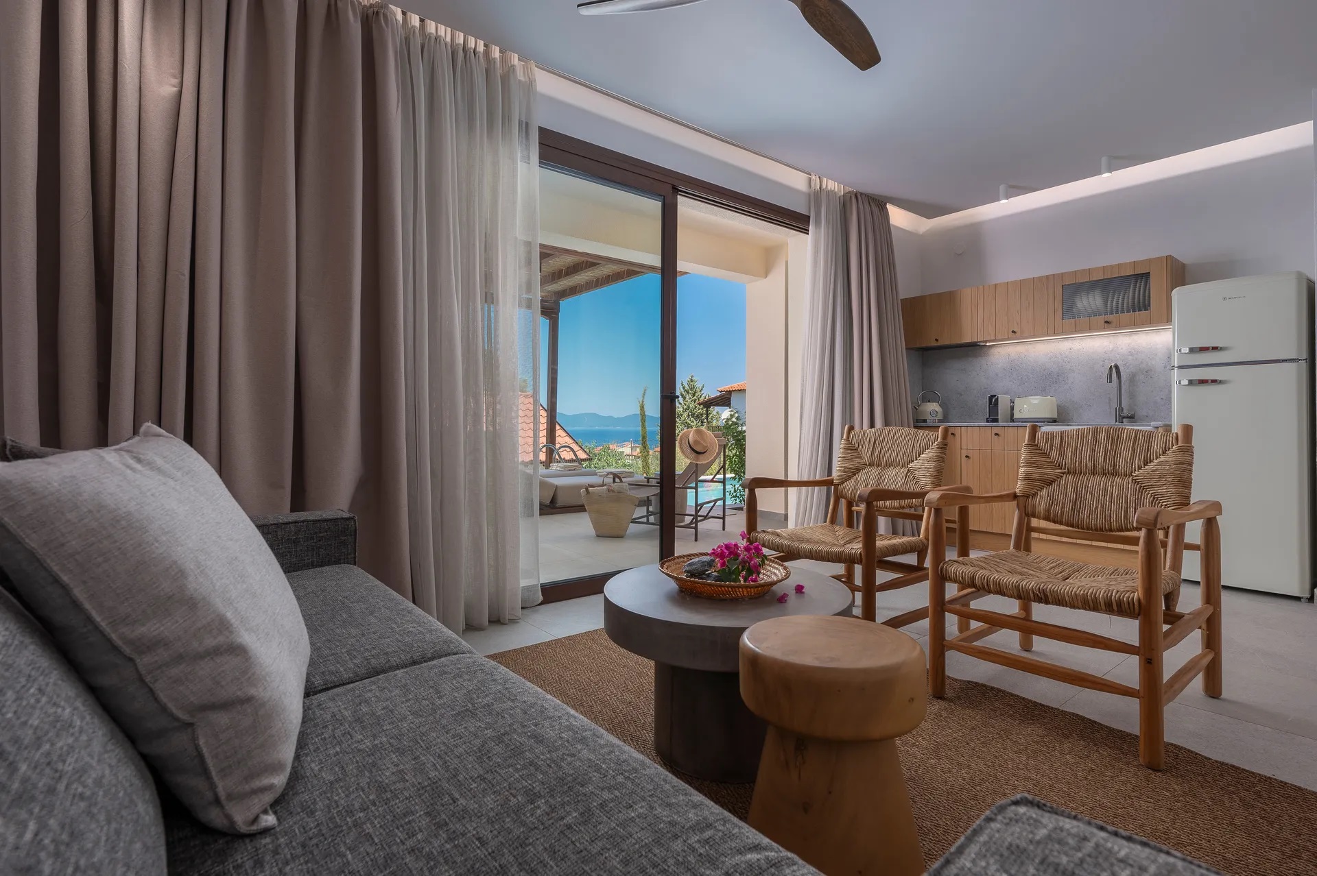 Anime Residence Halkidiki-Elegant suite pogled more.jpg