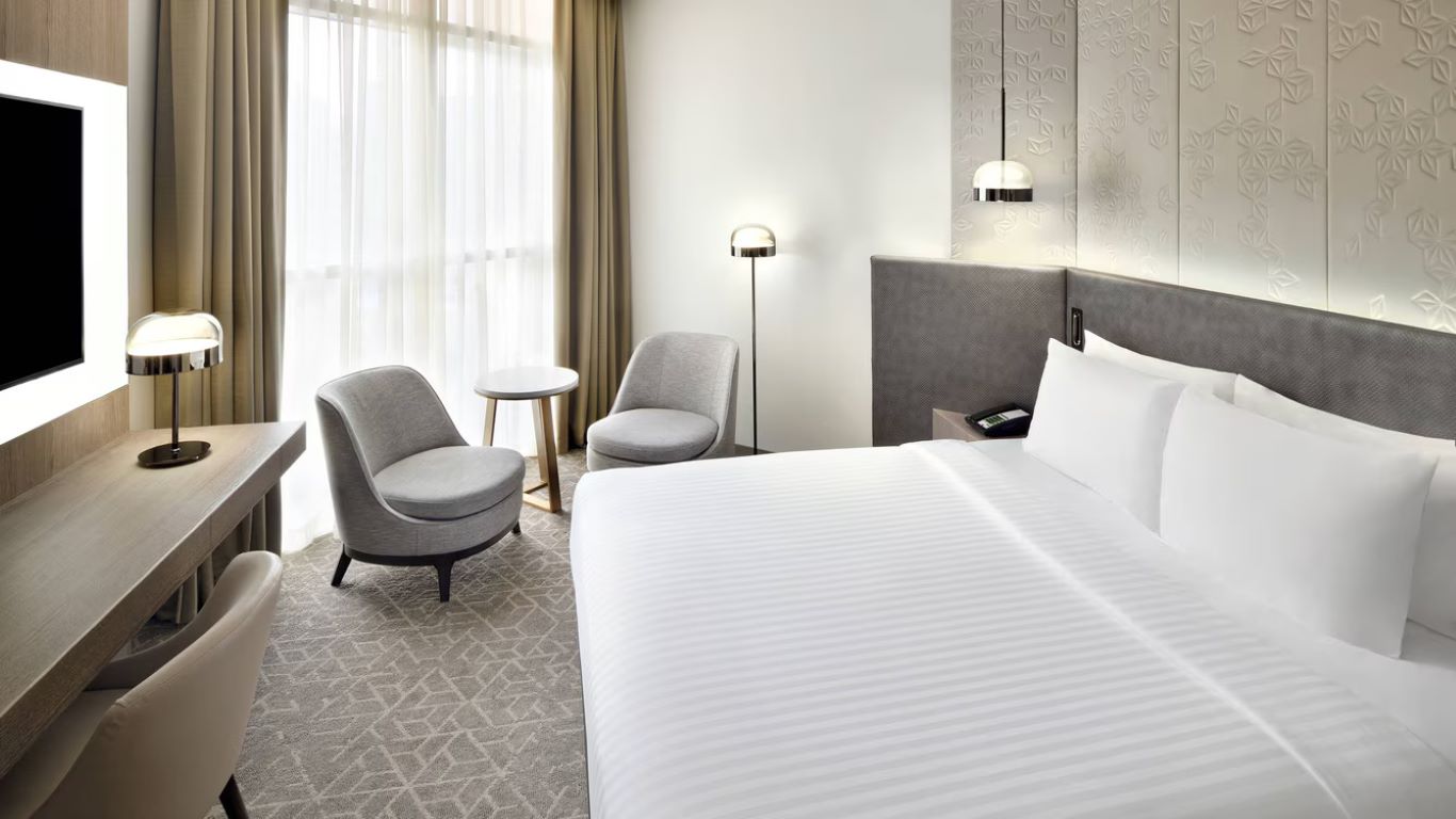 Courtyard by Marriott Al Barsha-Standardna soba.jpg