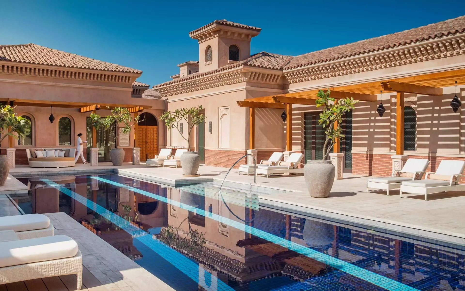 One & Only The Palm-Bazen u spa centru.jpg