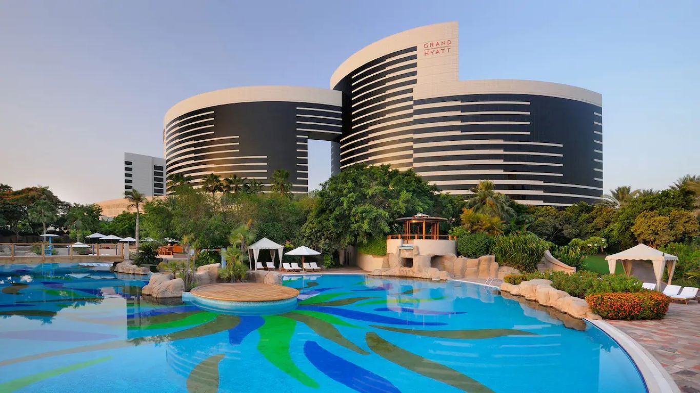 Grand Hyatt Residence-Kompleks bazena.jpg