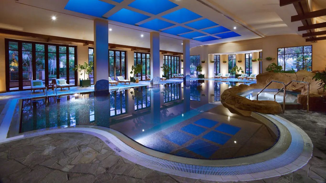 Grand Hyatt Residence-Unutrasnji bazen.jpg