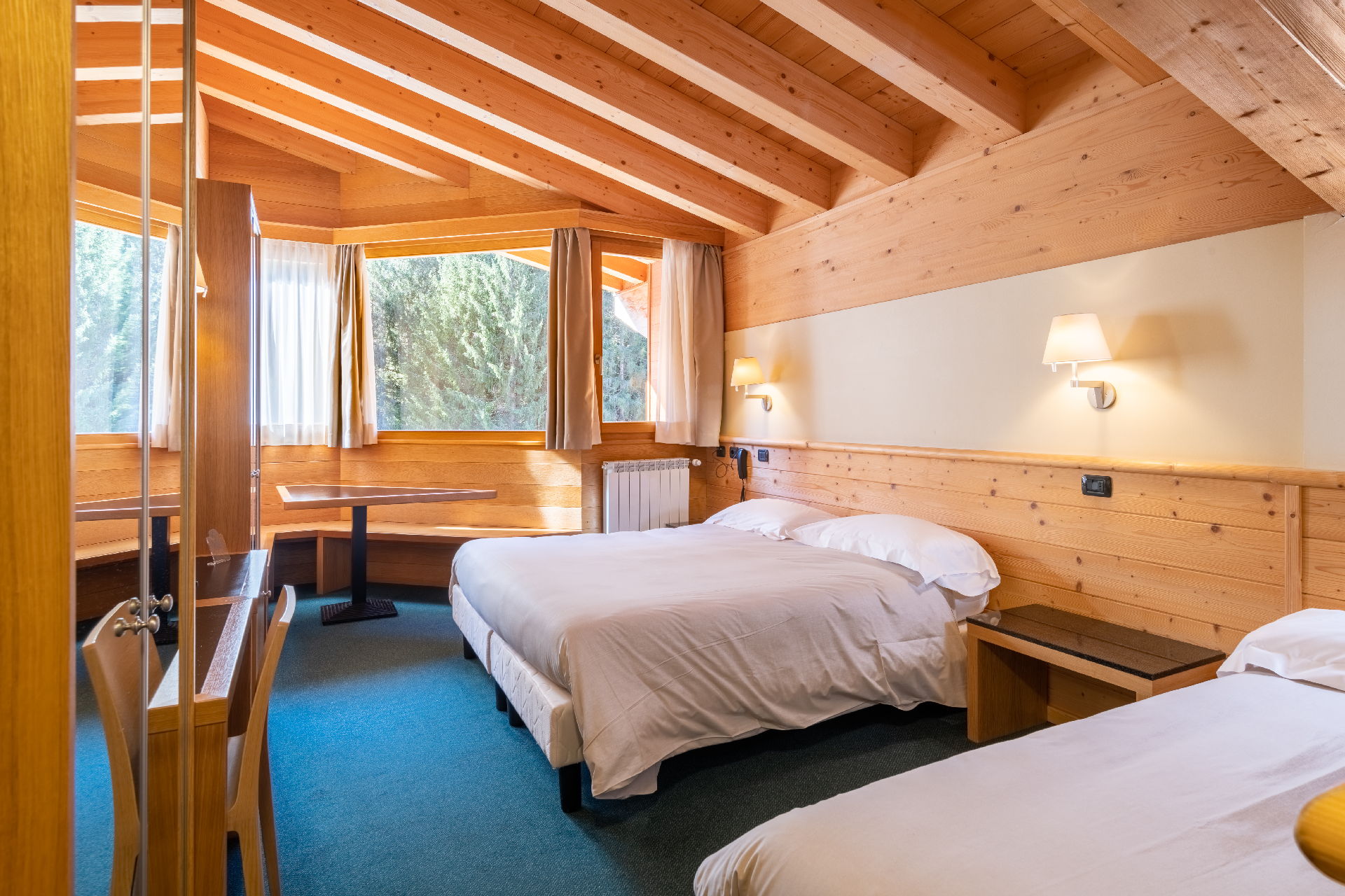 Hotel Garni Pegra trokrevetna spavaća soba