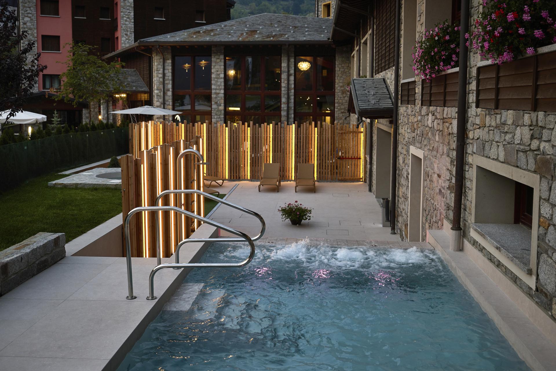Blu Hotel Acquaseria bazen na otvorenom