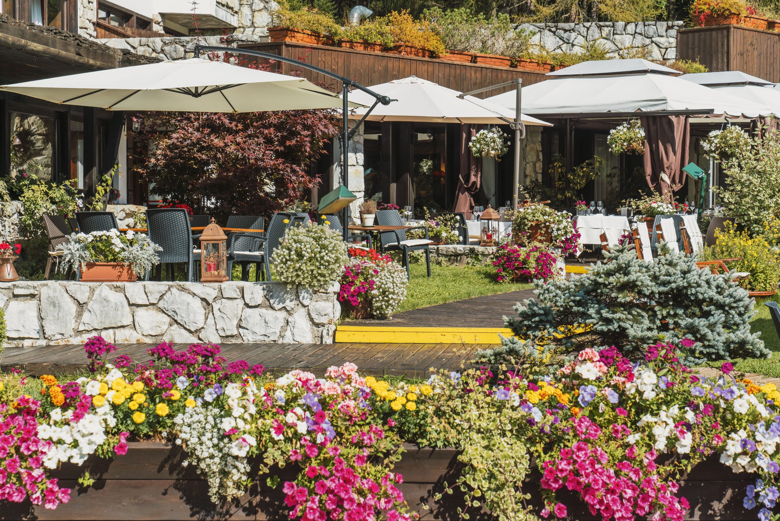 Hotel Mirage restoran u bašti