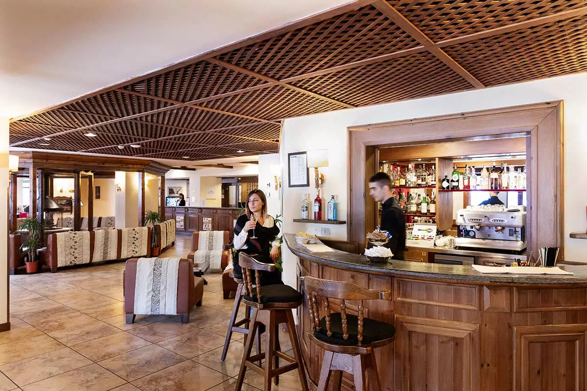 Hotel Alaska Cortina lounge bar