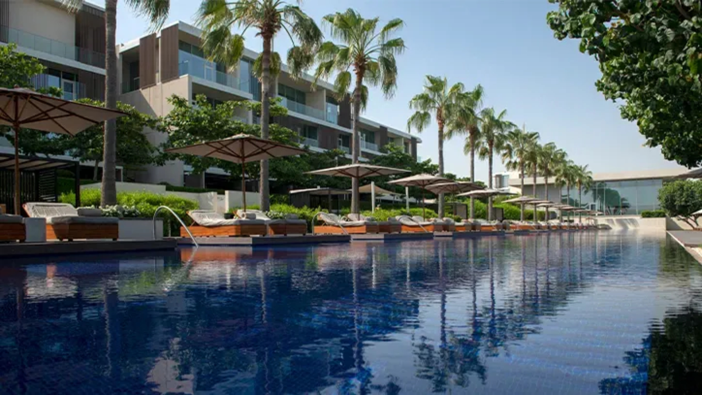 The Oberoi Beach Resort Al Zorah Hotel bazen.jpg