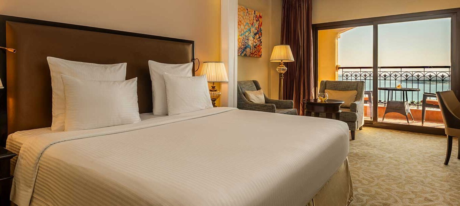 Pullman Resort Al Marjan Island Hotel superior soba.jpg