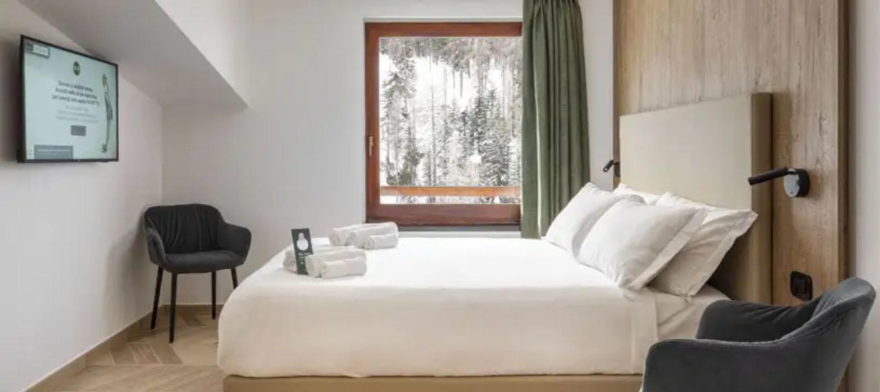 B & B Hotel Passo Tre Corci Cortina dvokrevetna spavaća soba.jpg