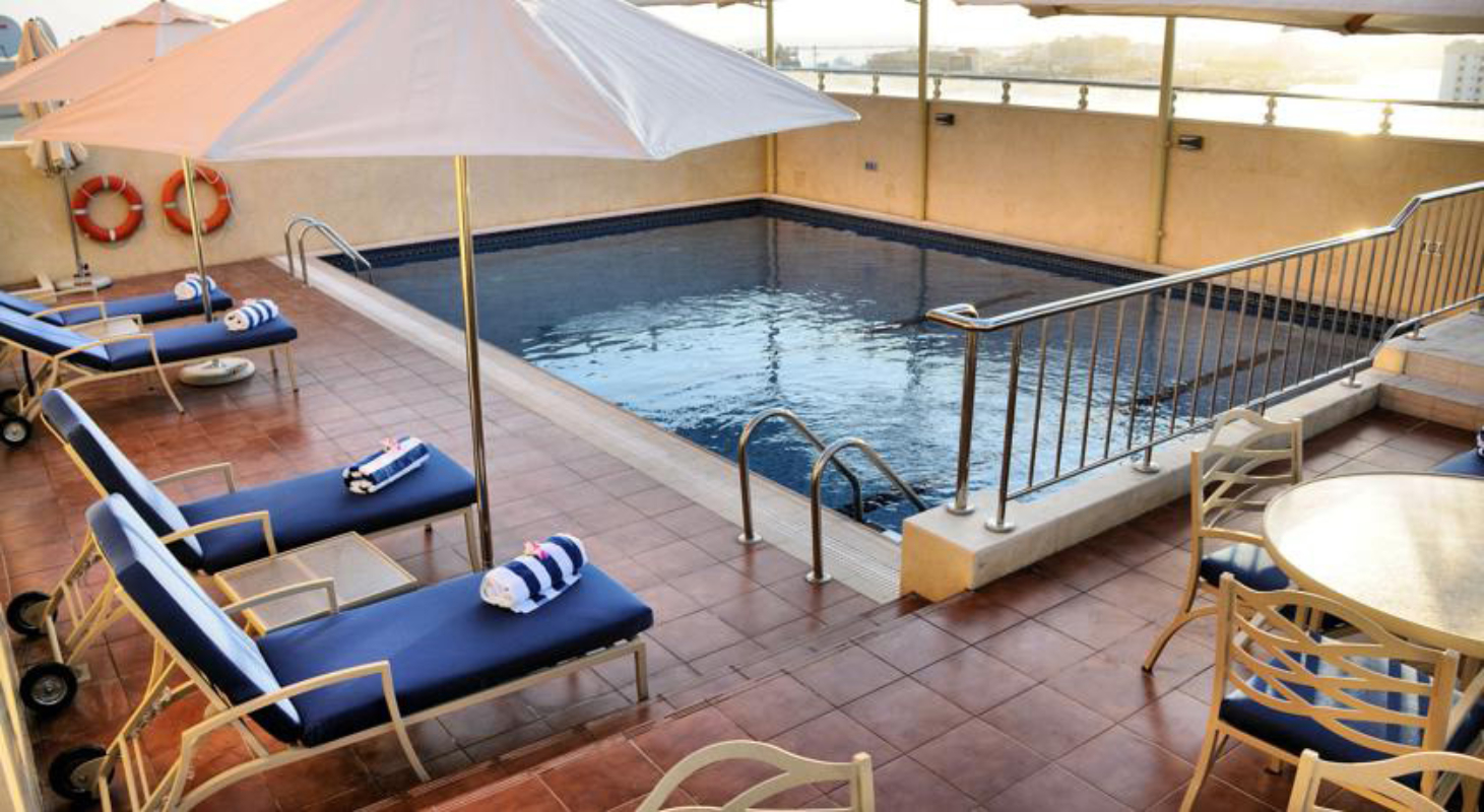 AlHamra Hotel bazen.jpg