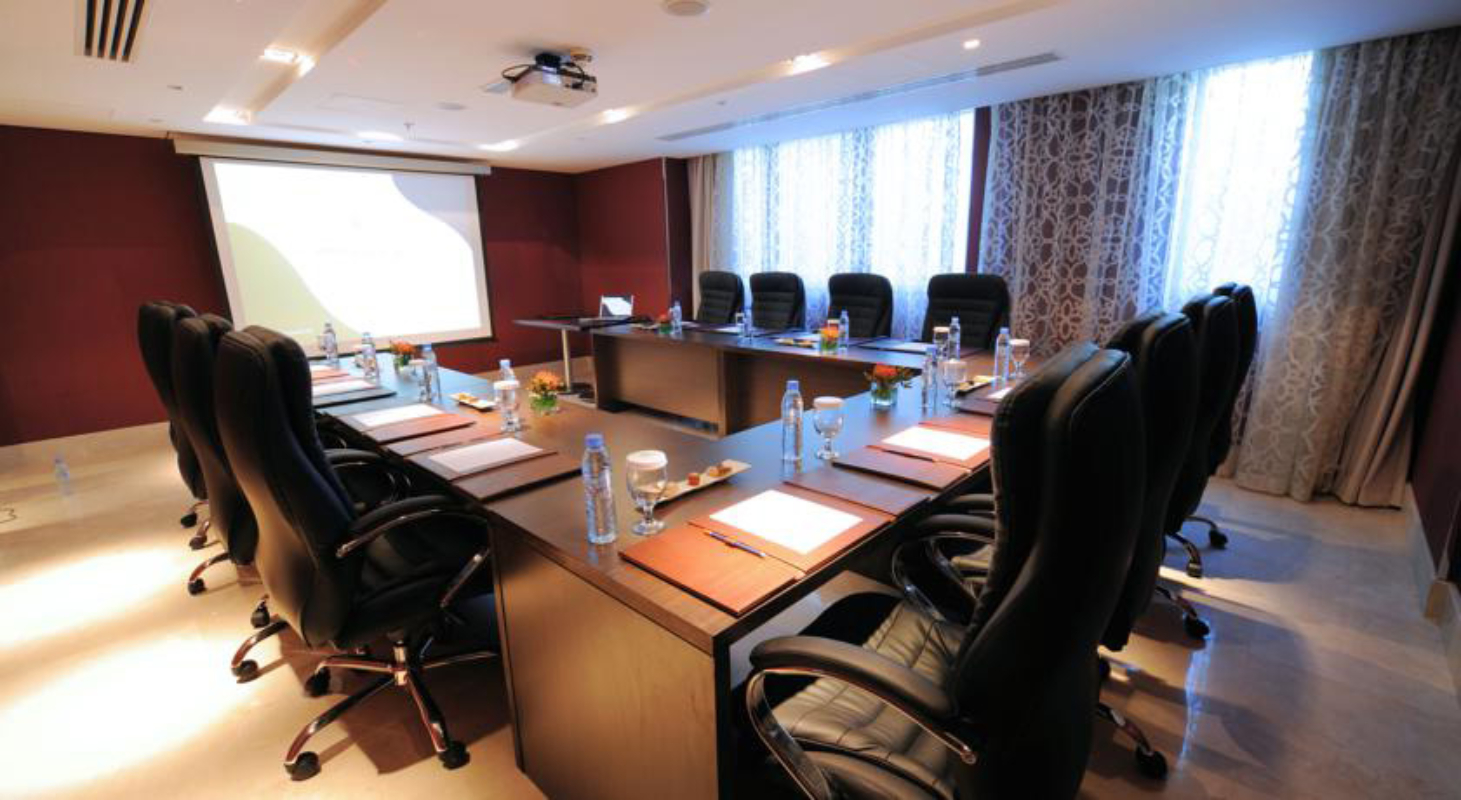AlHamra Hotel sala za sastanke.jpg